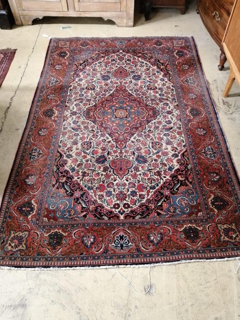 A Kashan ivory ground rug, 206 x 135cm